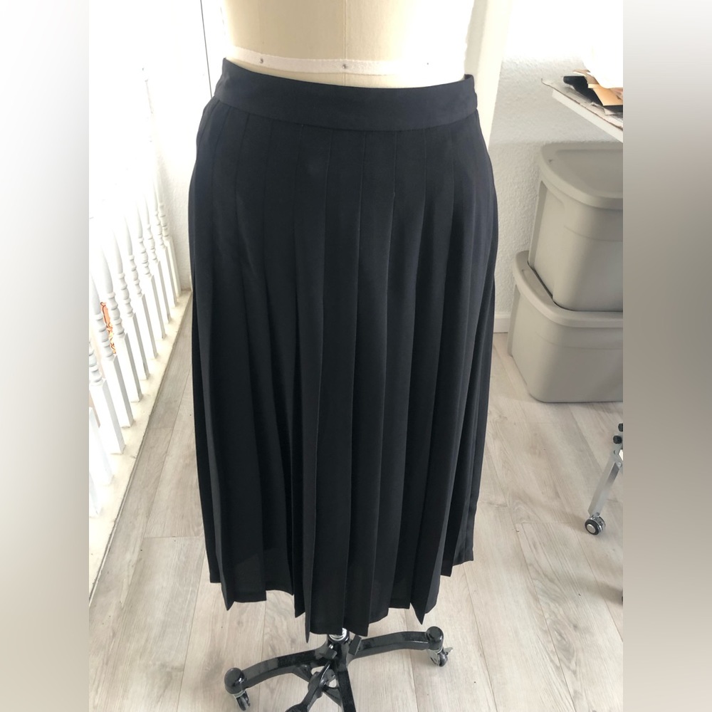 C H A U S, black pleated midi skirt. - Picture 7 of 11